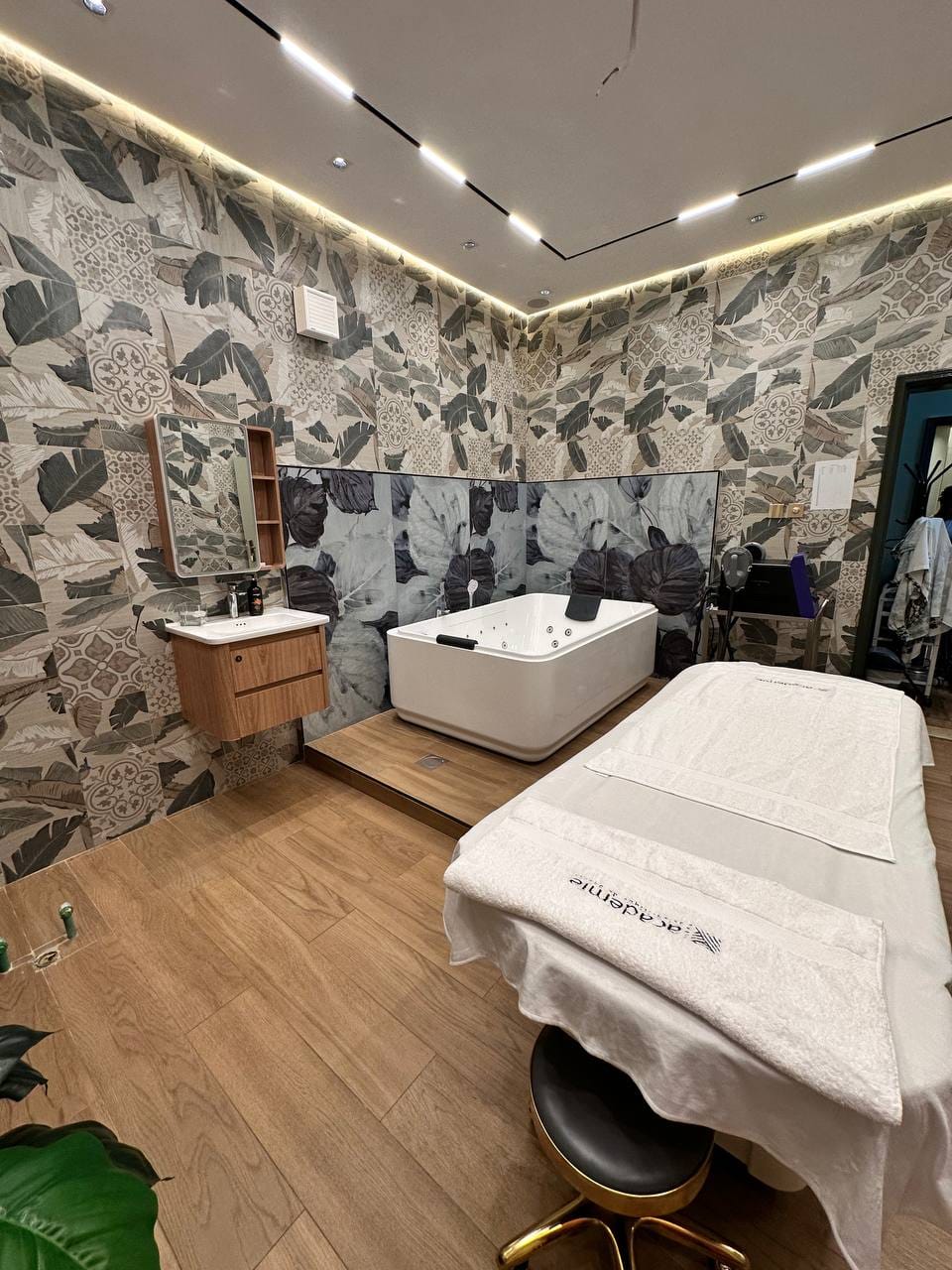 Jacuzzi suite
