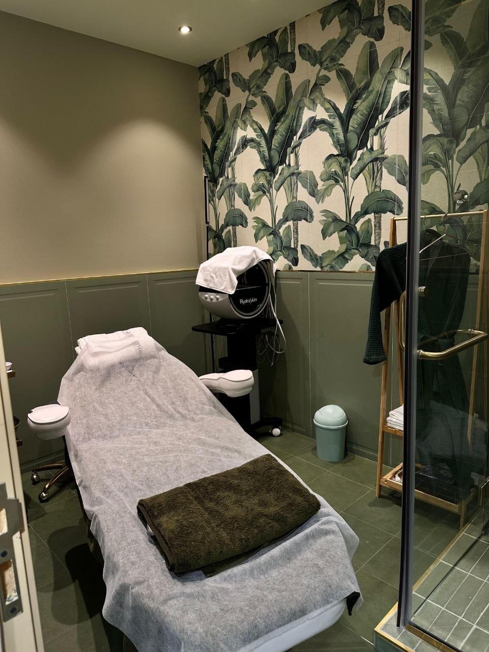 Jacuzzi room